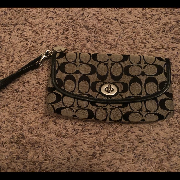 Coach wristlet - Picture 2 of 4